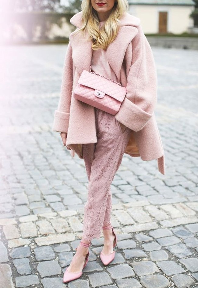 Пудровый розовый в одежде